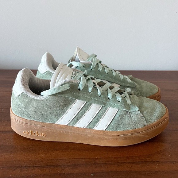 Adidas Suede Low Top Sneakers Mint Green Gum Sole Women's 6 Casual Shoes - Picture 2 of 11